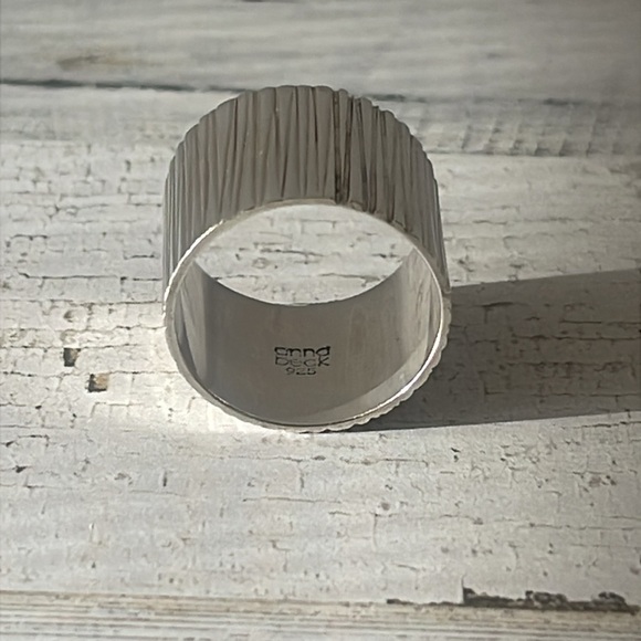 Beautiful Anna Beck Textured Sterling Silver Ring. - Picture 3 of 4